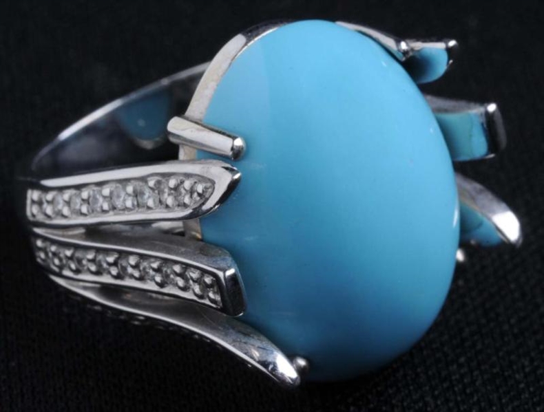 18K WHITE GOLD RING WITH BLUE TURQUOISE STONE.    