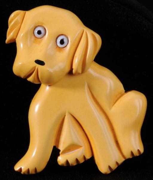 BAKELITE CREAM COLORED DOG PIN WITH MOVEABLE HEAD.