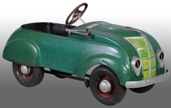 PRESSED STEEL STEELCRAFT DELUXE AIRFLOW PEDAL CAR.
