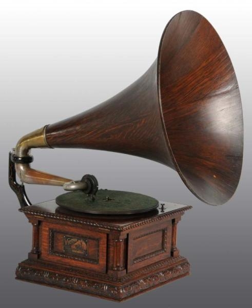 VICTOR M SPECIAL DISC PHONOGRAPH.                 