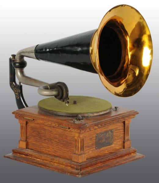  VICTOR E DISC PHONOGRAPH WITH HORN.              