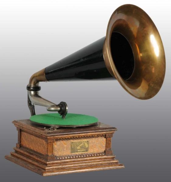 CLASS M VICTOR PHONOGRAPH WITH HORN.              