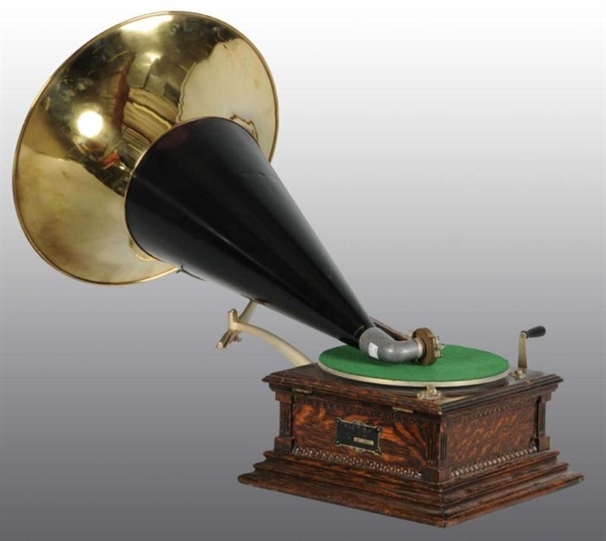 VICTOR M DISC PHONOGRAPH.                         