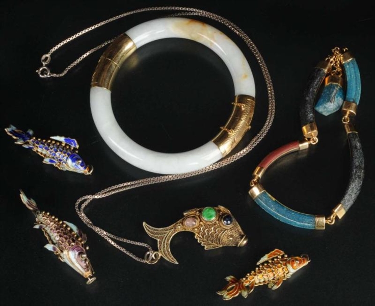 LOT OF ANTIQUE JEWELRY BRACELETS & PENDANTS.      