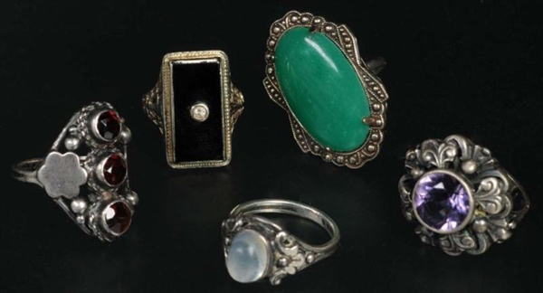 LOT OF 5: ANTIQUE JEWELRY RINGS.                  