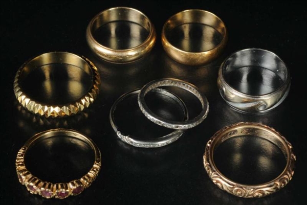 LOT OF 8: ANTIQUE JEWELRY GOLD WEDDING BANDS.     
