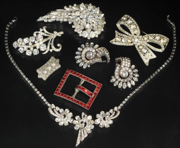 LOT OF 8: ANTIQUE COSTUME JEWELRY PIECES.         