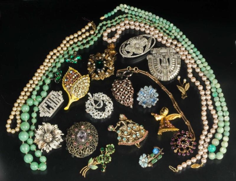 LARGE LOT OF ANTIQUE & MODERN COSTUME JEWELRY.    
