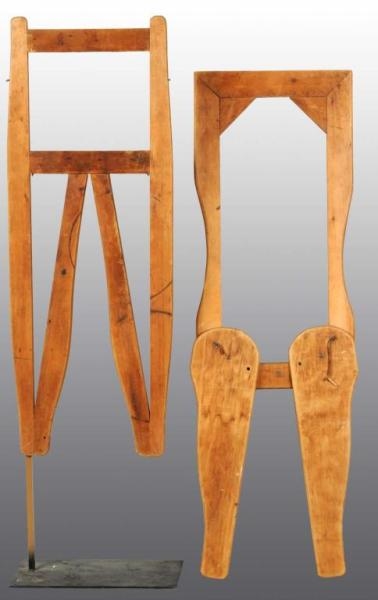 EARLY WOODEN TAILORS DISPLAY RACK.               