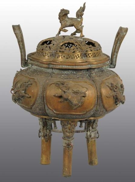 BRASS ORIENTAL URN WITH LID & HANDLE.             