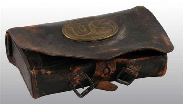 CIVIL WAR LEATHER POUCH WITH US BRASS BUCKLE.     