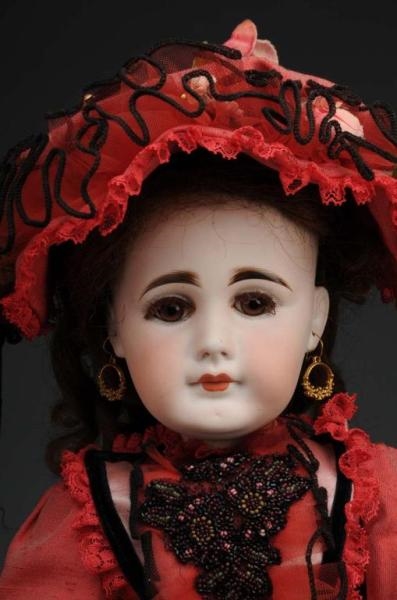 EARLY CLOSED-MOUTH DOLL.                          