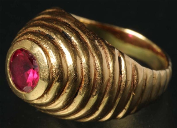 ANTIQUE JEWELRY 14K Y.GOLD RING WITH RUBY.        