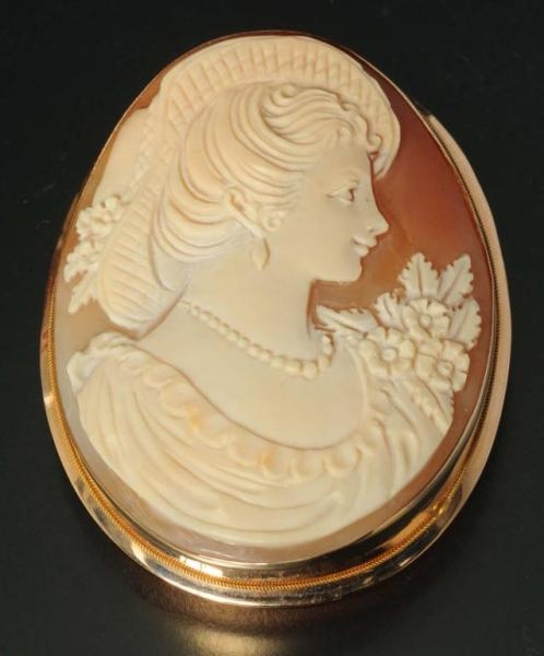 LARGE ANTIQUE CAMEO 14K GOLD PIN.                 