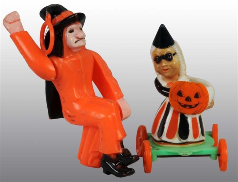 LOT OF 2: PLASTIC HALLOWEEN WITCH TOYS.           
