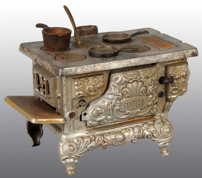 CAST IRON ROYAL CHILDS TOY STOVE.                
