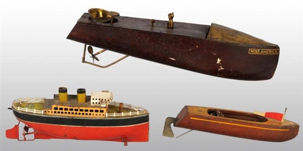 LOT OF 3: BATTERY- OPERATED & CLOCKWORK TOY BOATS 