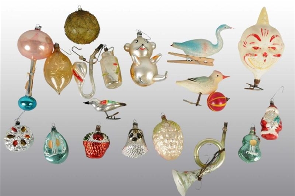 LOT OF 19: GLASS CHRISTMAS ORNAMENTS.             