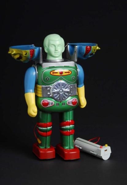 PLASTIC & TIN CHANGE MAN ROBOT.                   