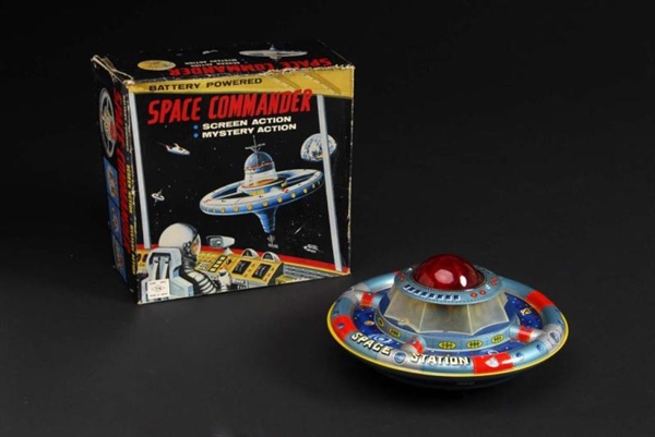 SPACE COMMANDER SPACE STATION TOY.                