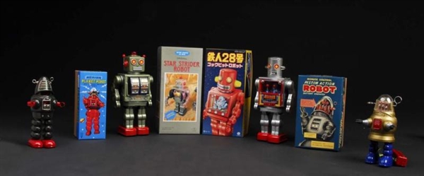 LOT OF 4: CONTEMPORARY ROBOT TOYS.                
