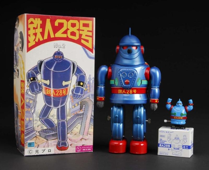 TIN T-28 ROBOT BATTERY-OPERATED TOY.              