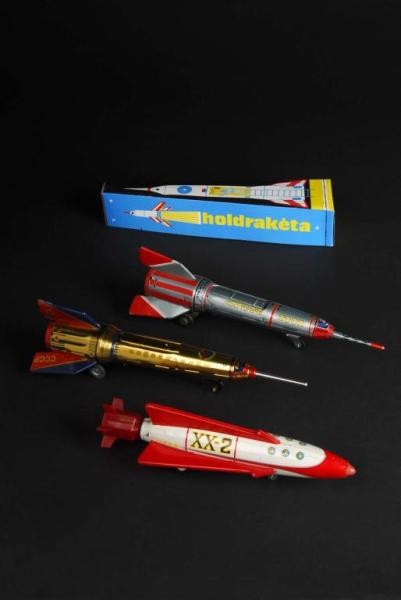 LOT OF 3: SPACE ROCKET TOYS.                      