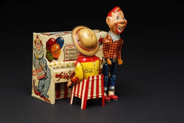 TIN UNIQUE ART HOWDY DOODY WIND-UP BAND.          
