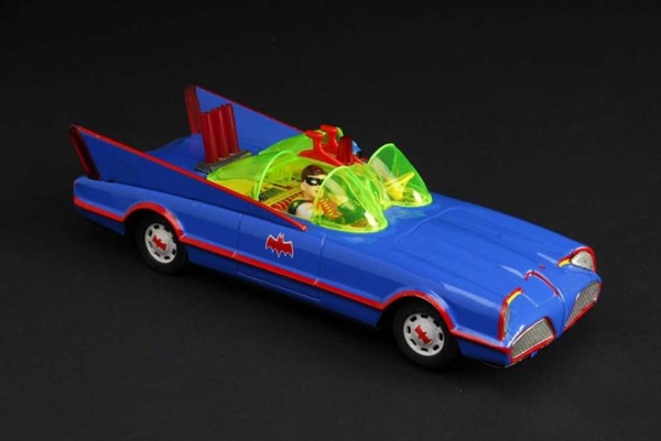 TIN BATMOBILE CAR BATTERY-OPERATED TOY.           