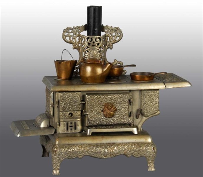 CAST IRON QUEEN CHILDS STOVE & ACCESSORIES.      