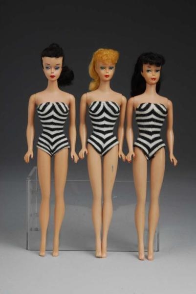 LOT OF 3: PONYTAIL BARBIES.                       