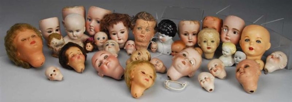 LARGE LOT OF ANTIQUE AND VINTAGE DOLL HEADS.      