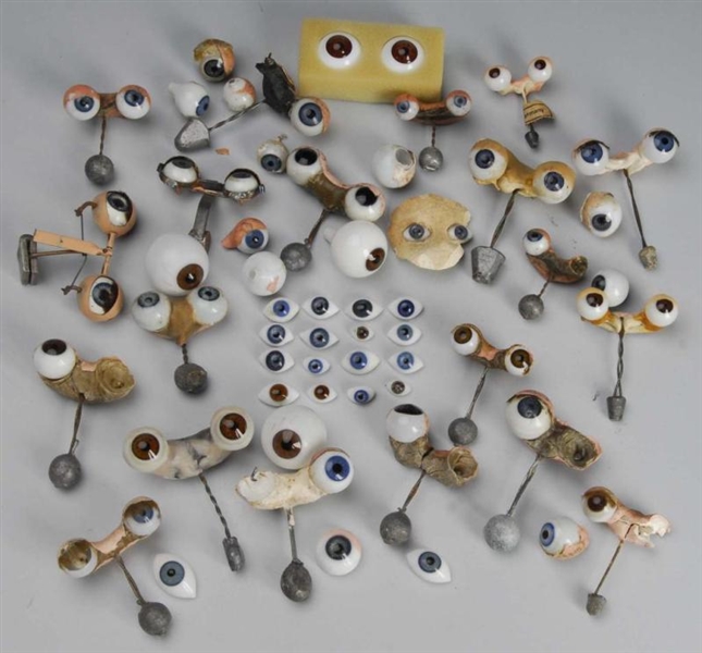 LARGE LOT OF VINTAGE AND ANTIQUE DOLL EYES.       