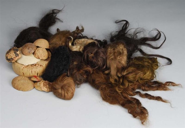 LOT OF PATES AND 10 WIGS.                         