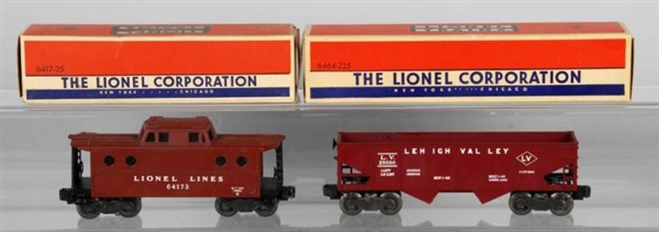 LOT OF 2: LIONEL FREIGHT CARS.                    