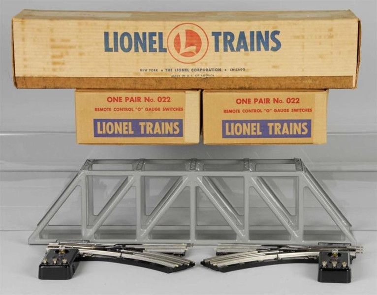 LOT OF 3: LIONEL ACCESSORY PIECES.                