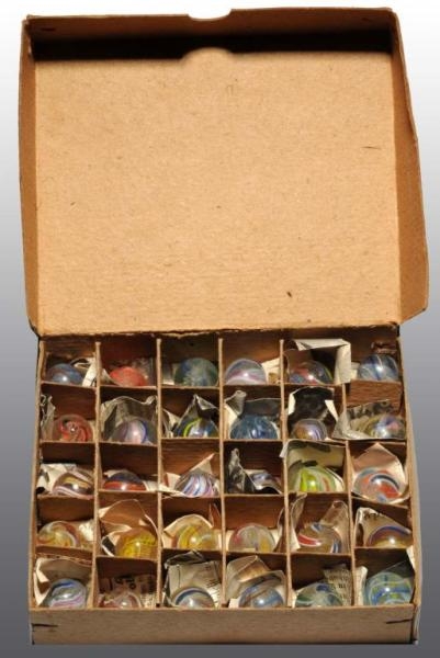 LOT OF 30: SMALL SWIRL MARBLES IN BOX.            