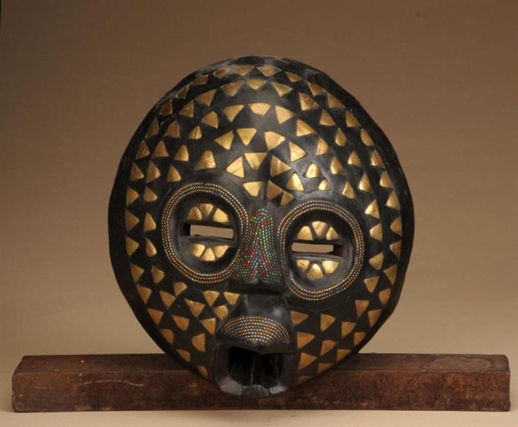 PAIR OF CENTRAL AFRICAN LUBA ROUND MASKS.         