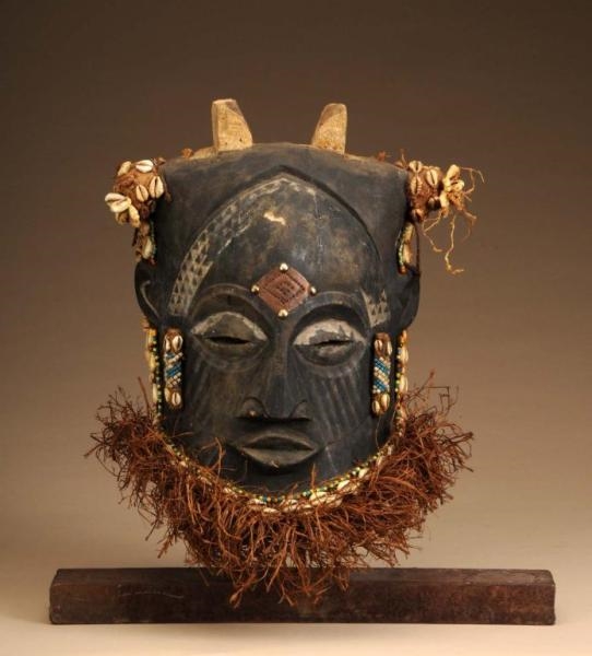 CENTRAL AFRICAN LUBA MASK.                        