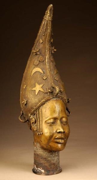 AFRICAN HEAD OF A ROYAL QUEEN FIGURE.             