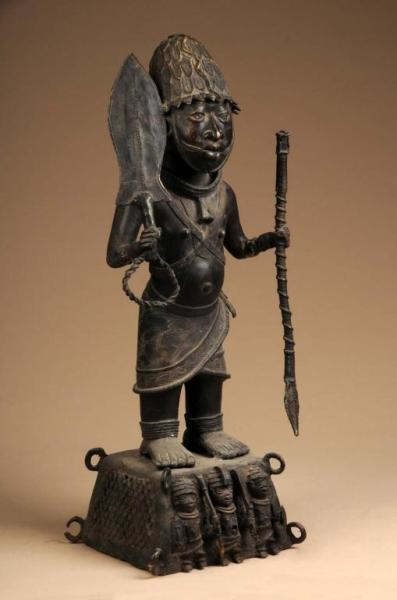 WEST AFRICAN ROYAL FIGURE.                        