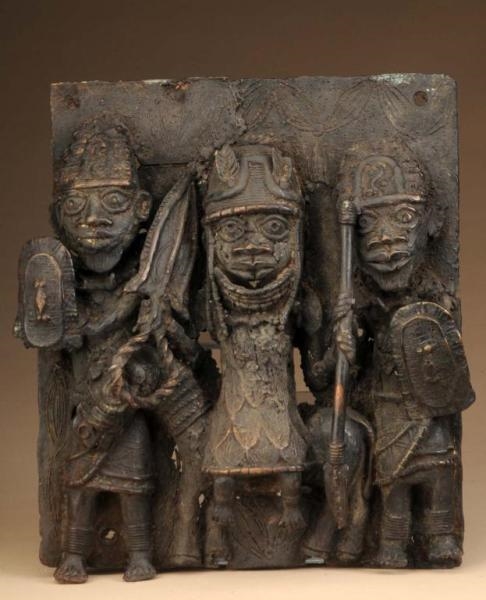 WEST AFRICAN ROYAL PLAQUE.                        