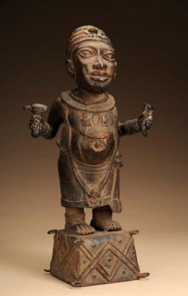 WEST AFRICAN ROYAL FIGURE.                        