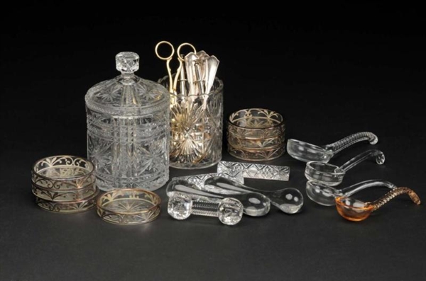 LOT OF SMALL GLASS PIECES.                        