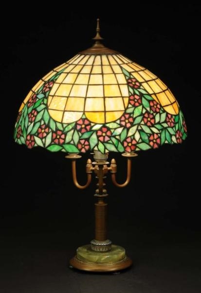 VICTORIAN LEADED GLASS LAMP.                      