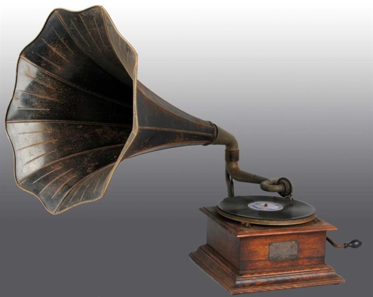 VICTOR PHONOGRAPH RECORD PLAYER WITH METAL HORN.  