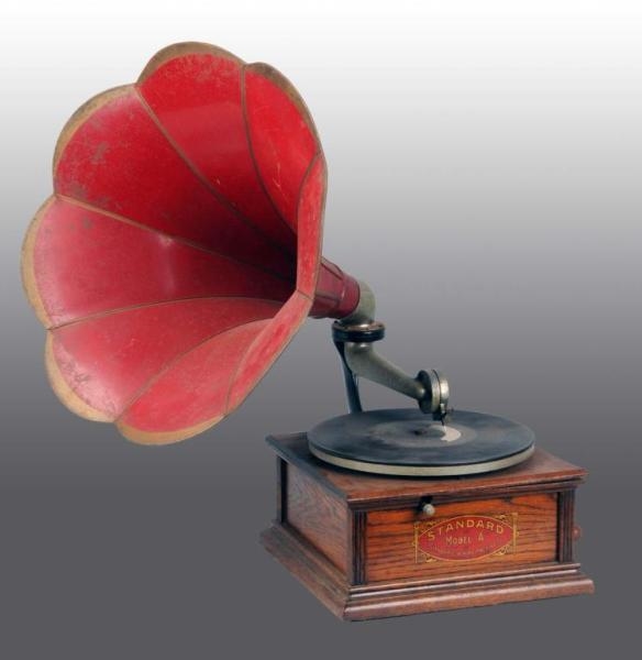 STANDARD MODEL A TALKING RECORD MACHINE WITH HORN 