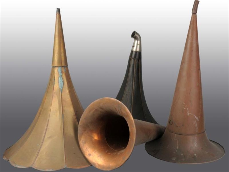 LOT OF 4: LARGE PHONOGRAPH HORNS.                 