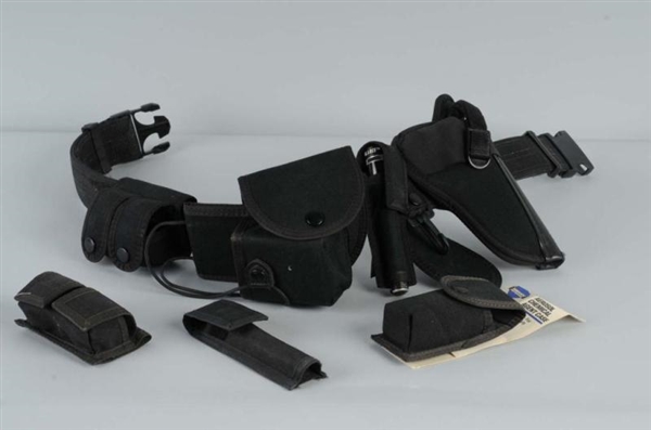 POLICE DUTY BELT & 3 BELT ACCESSORY POUCHES.      