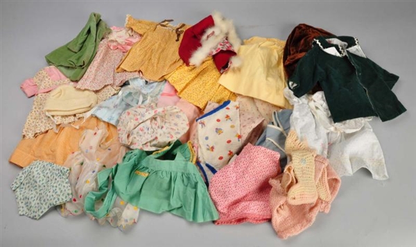 LARGE LOT OF CLOTHES FOR PATSY-TYPE DOLLS.        